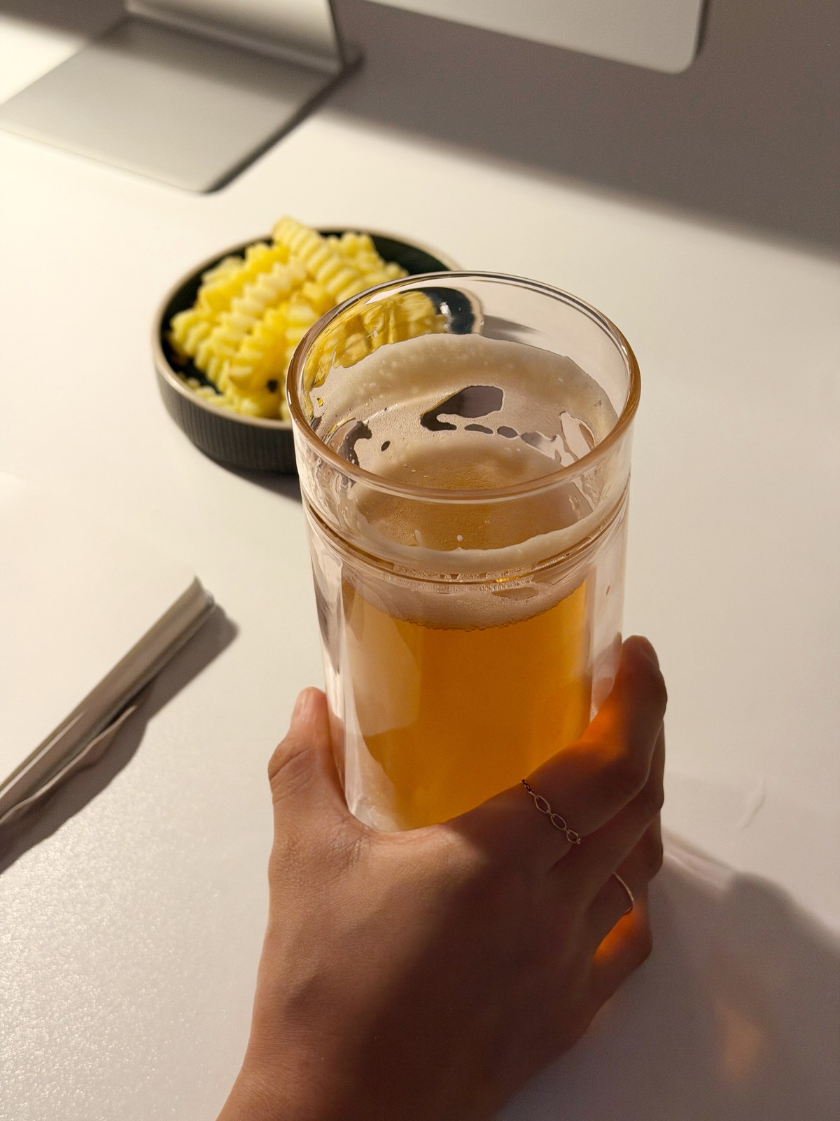 여러 잔이 놓인 모습